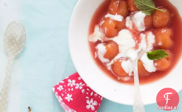 Sopa De Cerezas Rainier Con Jengibre, Vainilla, Lima Y Frambuesas