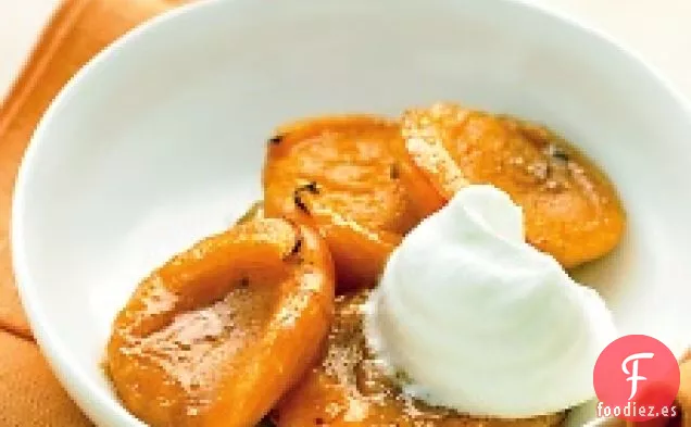 Albaricoques Asados Con Crema Batida De Jengibre