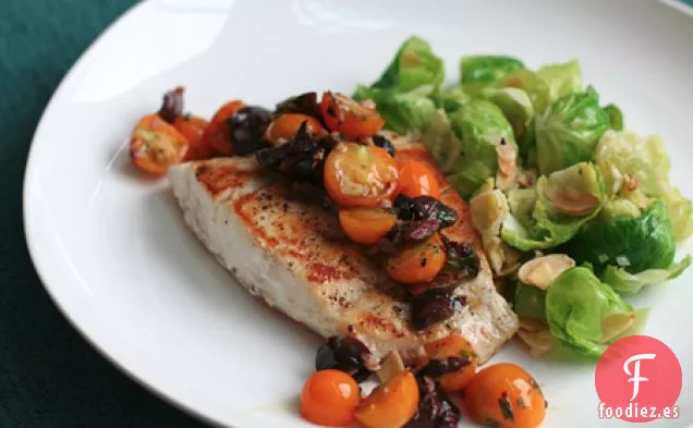 Pescado Salteado Picante Con Aceitunas Y Tomates Cherry