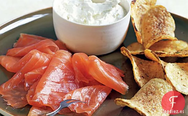 Crema de Salmón Ahumado y Rábano Picante con Patatas Fritas