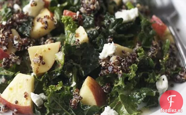 Ensalada Negra de Quinua y Col Rizada