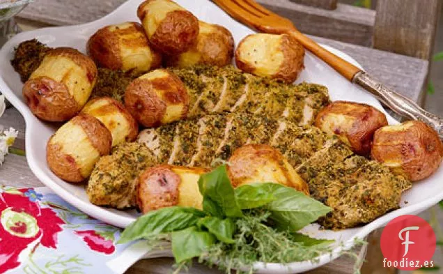 Lomo de Cerdo con Costra de Hierbas y Patatas Nuevas Asadas con Rábano Picante