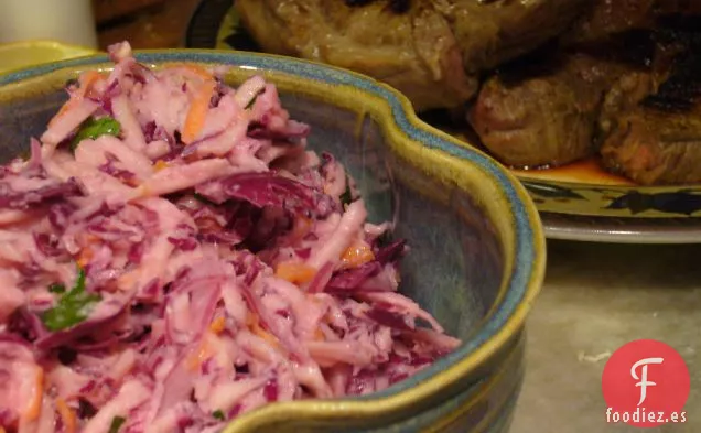 Ensalada de Col de Chirivía de Manzana y Rábano Picante