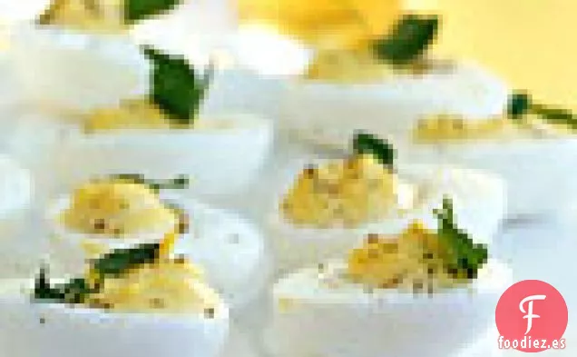 Huevos Rellenos con Rábano Picante y Pimienta Negra