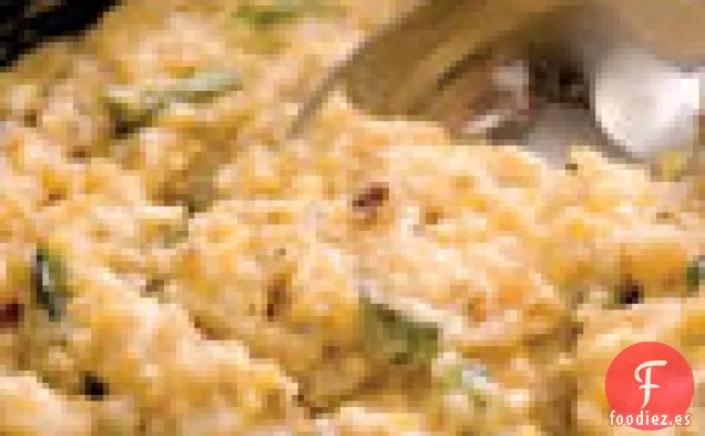 Sémola de Queso de Rábano Picante con Confeti de Pimientos Poblanos Asados y Cebollas Rojas