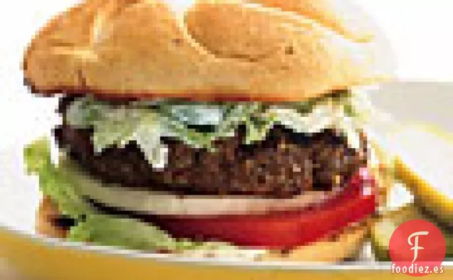Hamburguesas con costra De semillas de Mostaza Y Ensalada De Rábano Picante