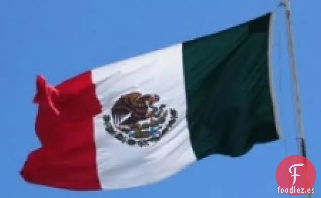 Tacos De Costilla Con Mermelada De Cebolla Y Crema Fresca De Rábano Picante