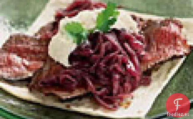 Tacos de Costilla con Mermelada de Cebolla y Crema Fresca de Rábano Picante