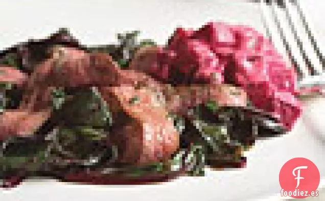 Bistec a la Parrilla con Hojas de Remolacha Salteadas y Remolachas Cremosas de Rábano Picante