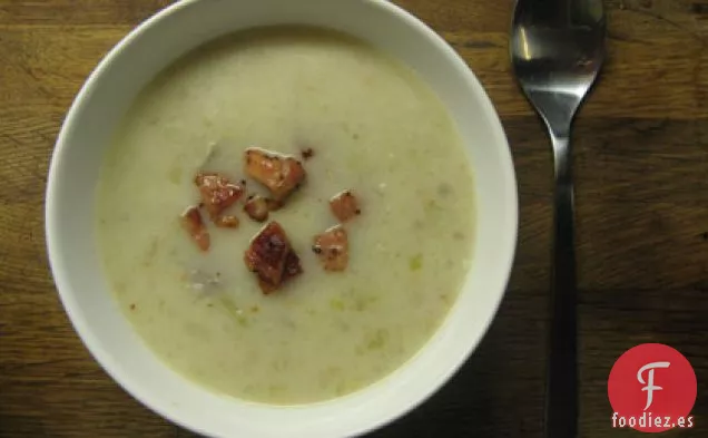Sopa De Alcachofa De Jerusalén Y Avellanas Con Tocino Crujiente