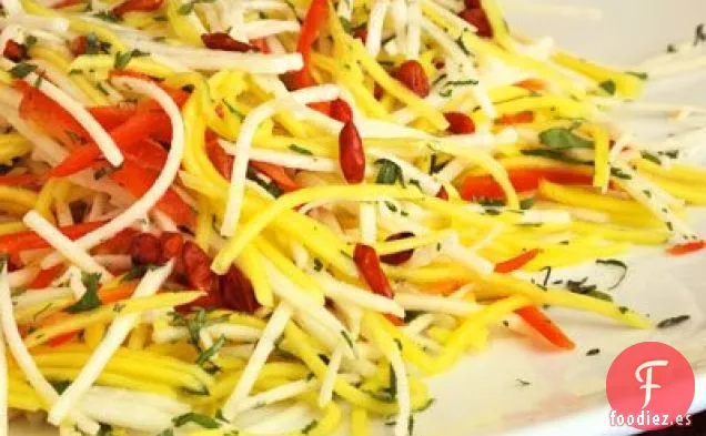 Ensalada De Jícama y Mango Con Pimientos Pequin
