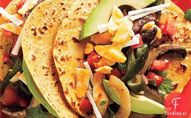 Tacos de Portobello y Poblano a la Parrilla con Pico de Gallo