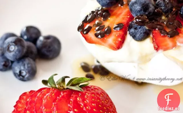 Pavlova Con Crema De Yogur Y Fruta De Verano