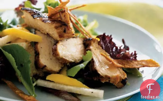 Ensalada de Pollo a la Parrilla, Mango y Jícama con Vinagreta de Tequila y Lima