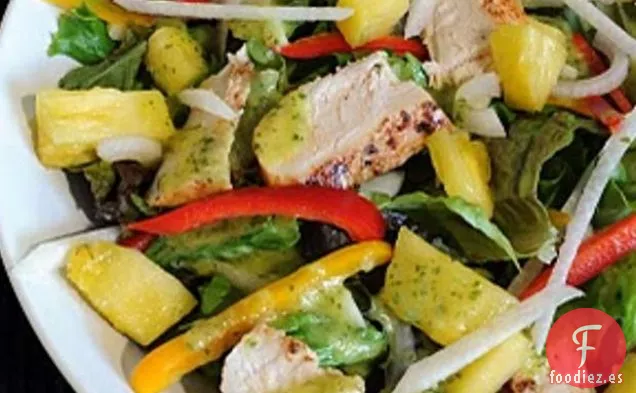 Ensalada De Pollo A La Parrilla Con Aderezo Picante De Piña