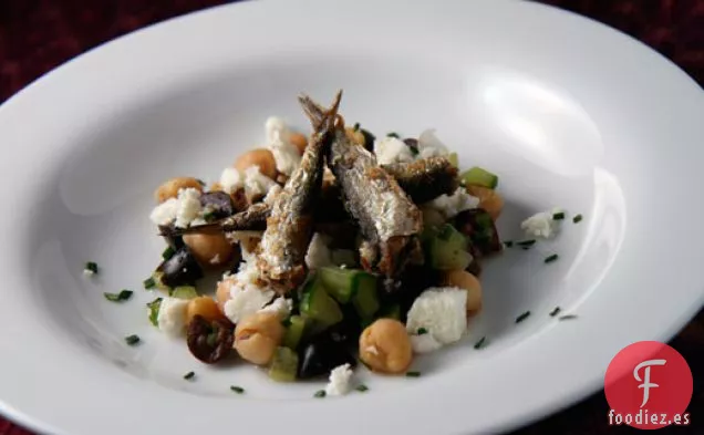 Ensalada De Sardinas Con Garbanzos Y Queso Feta
