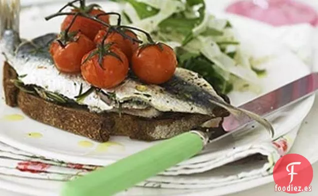 Sardinas A La Parrilla Con Tomates Cherry, Rúcula e Hinojo