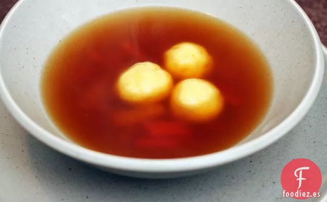 Sopa de Bola de Masa Hervida de Sémola