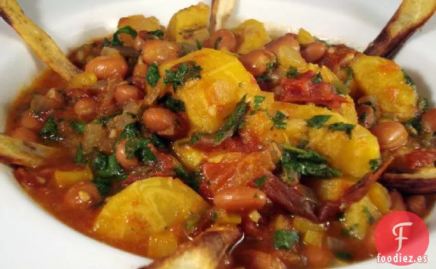 Estofado De Plátano Y Pinto Con Patatas Fritas De Chirivía
