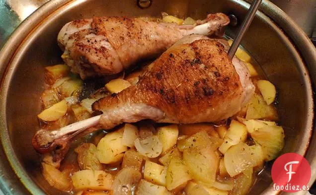Patas De Pavo Con Manzanas, Chirivías Y Cebolla Con Polenta