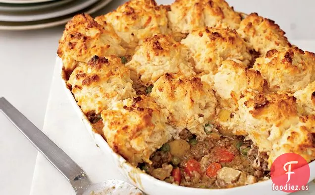 Potpie de Carne y Verduras con Galletas de queso Cheddar