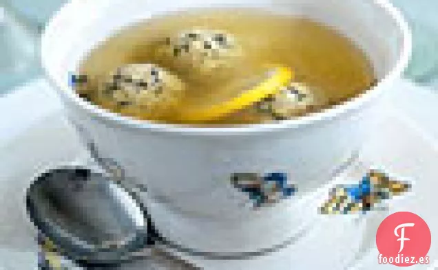 Sopa de Pollo con Aroma a Limón y Bolas de Matzo de Perejil y Salvia