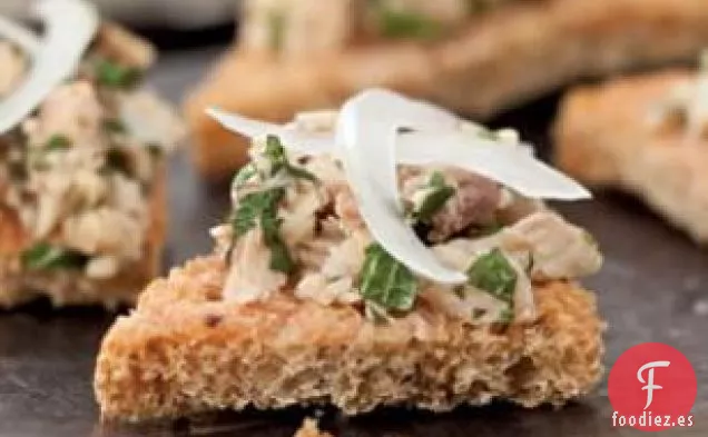 Tostada De Tomate Con Sardinas Y Menta