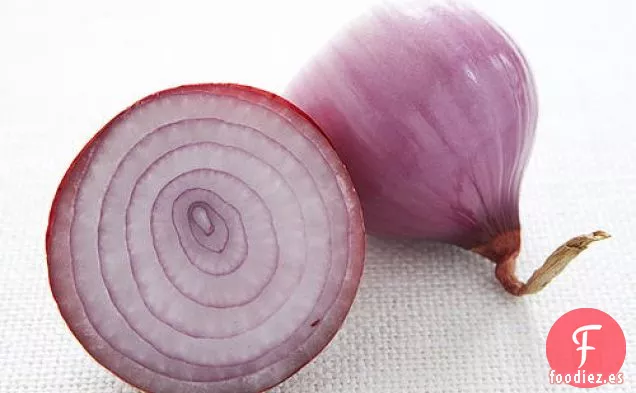 Crostini con Mantequilla Salada de Estilo Europeo, Sardinas Ahumadas y Berros de Pimienta