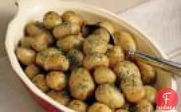 Patatas Nuevas Con Mantequilla De Limón Y Hierbas Frescas