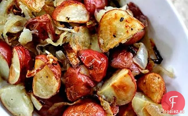 Patatas Nuevas Asadas Con Cebolla Caramelizada Y Aceite De Trufa