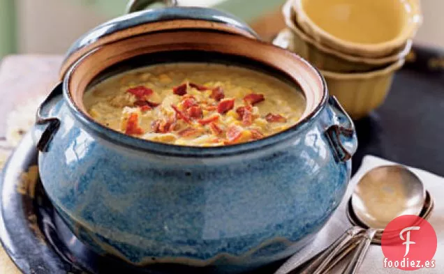 Sopa de Maíz y Patatas Alevines con Tocino Ahumado en Madera de Manzana