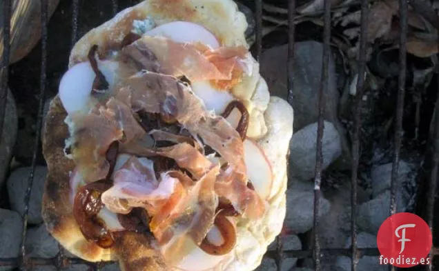 Pizza De Patata A La Parrilla, Gorgonzola Y Jamón