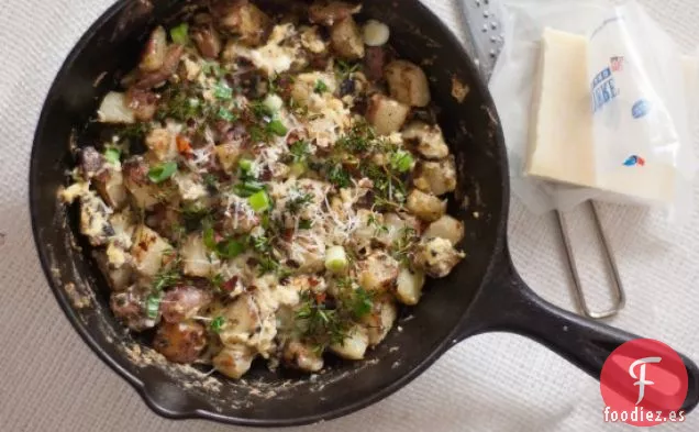 Revuelto De Huevos Y Patatas Para El Desayuno