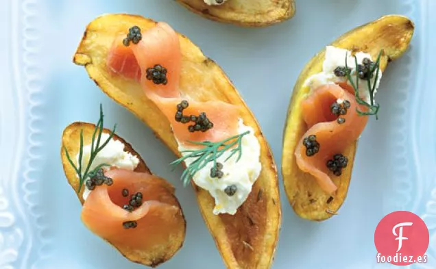Patatas Asadas Con Comino Con Caviar Y Salmón Ahumado