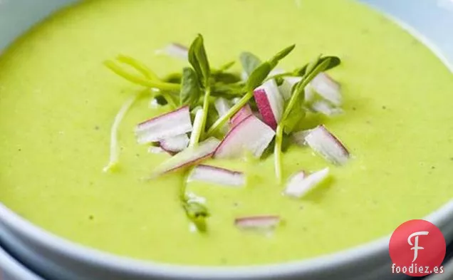 Sopa de Guisantes Inglesa Fría Con Jamón Y Rábano