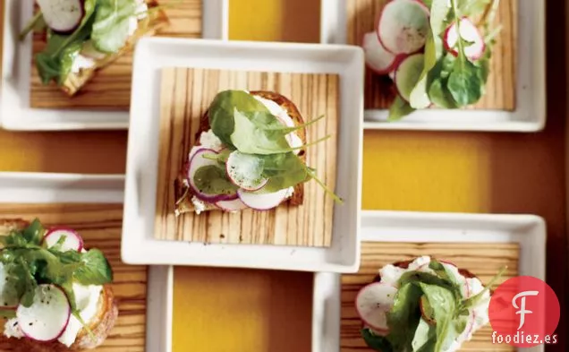 Crostini de Ricota y Rábano Frescos