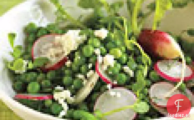Ensalada de Guisantes con Rábanos y Queso Feta