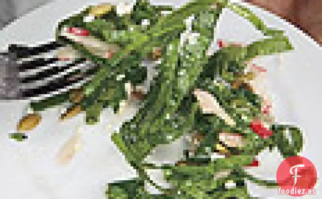 Espinacas, Ensalada de Rábano con Chiles Crujientes y Pepitas