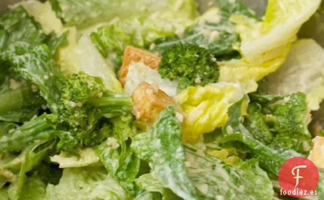 Envoltura César Con Croutones De Tofu Y Brócoli