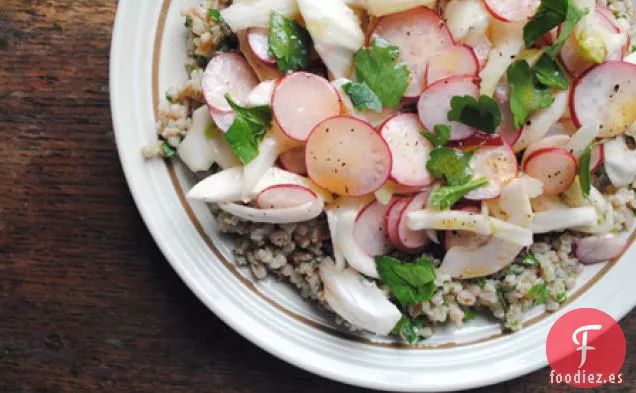 Ensalada De Cereales, Hinojo Y Rábano Con Aderezo De Mantequilla y limón