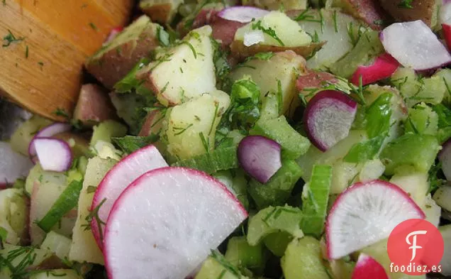 Ensalada De Patatas Chutney A La Menta Con Rábanos, Cebolletas Y Eneldo