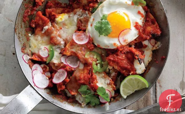 Chilaquiles Con Huevos Fritos