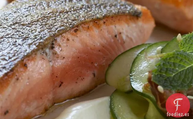 Salmón Con Dátiles En Escabeche, Pepinos Y Yogur Con Miel