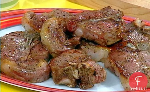 Chuletas de Cordero a la Parrilla con Verduras de Raíz Estofadas y Colcannon: Col Rizada Cremosa y Papas