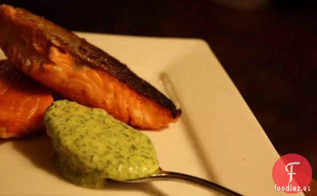 Salmón A La Brasa Con Salsa Verde