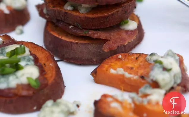 Batatas Con Queso Azul y Tocino