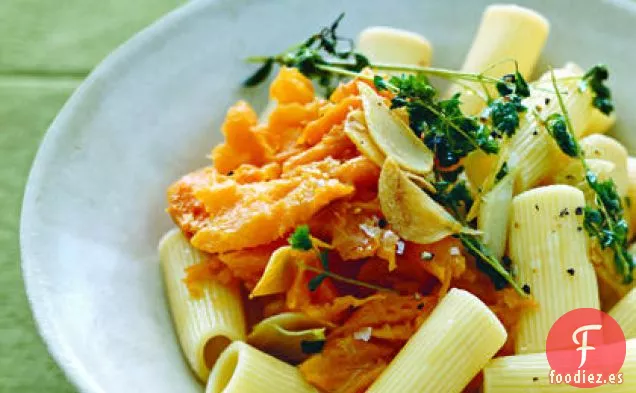 Rigatoni con Batata, Orégano y Parmesano