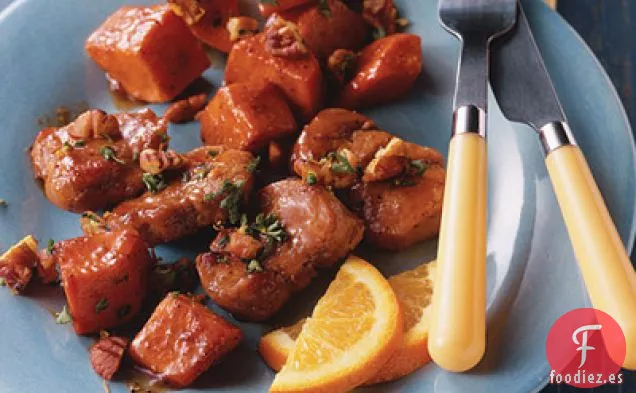 Cerdo De Arce Y Batatas Con Guarnición De Pacanas Tostadas