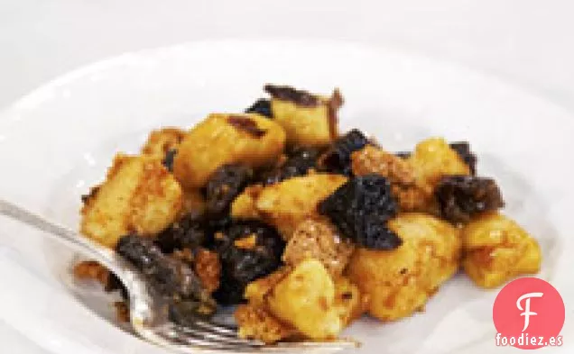 Ñoquis De Batata, Ciruelas Pasas Borrachas Y Amaretti