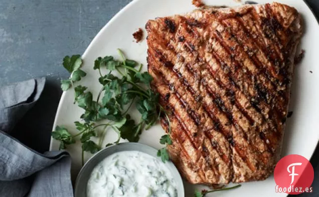 Salmón A La Parrilla Con Especias Indias Y Raita